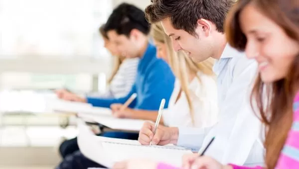 ¿Merece la pena apuntarse a una academia para preparar las oposiciones de Correos?